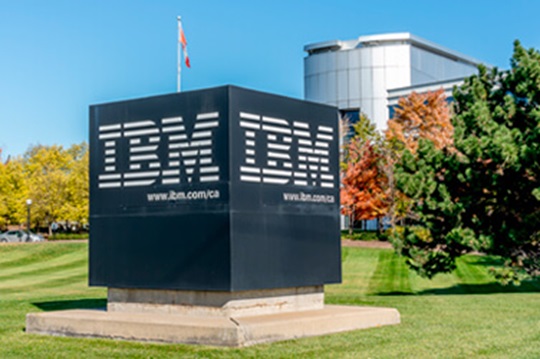 La cotización de IBM resiste bien ante la caída de los valores tecnológicos desde principios de año. ¿A qué se debe esto? Vea nuestra opinión sobre esta acción.